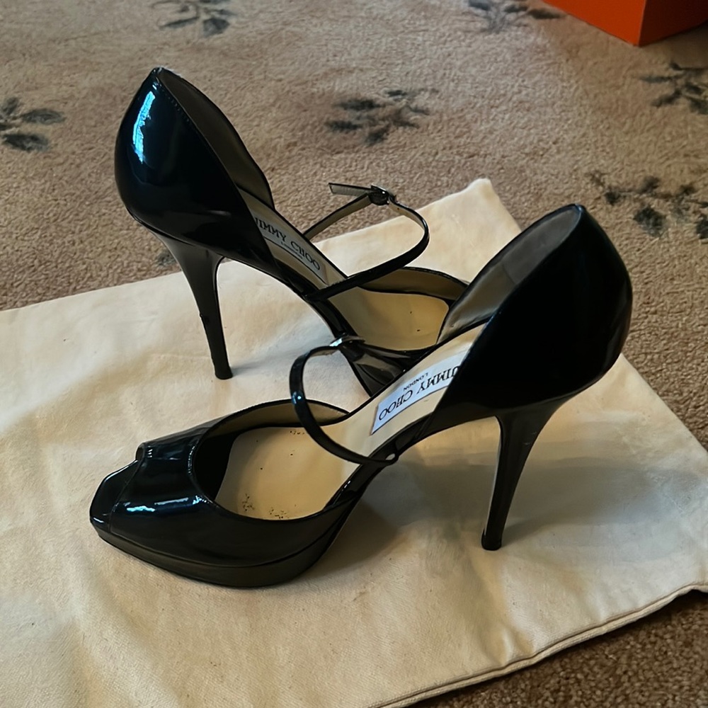 Gorgeous! Jimmy Choo Heels ( black)